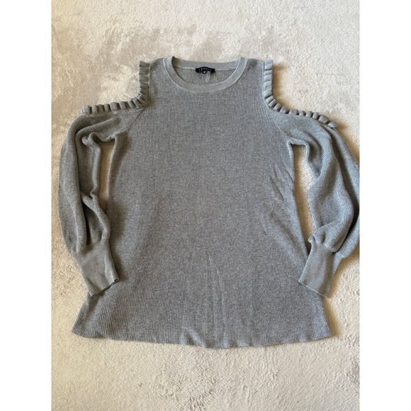 1.State Cold Shoulder Top Ruffle Long Sleeve Knit Gray Sweater Medium - Picture 1 of 7